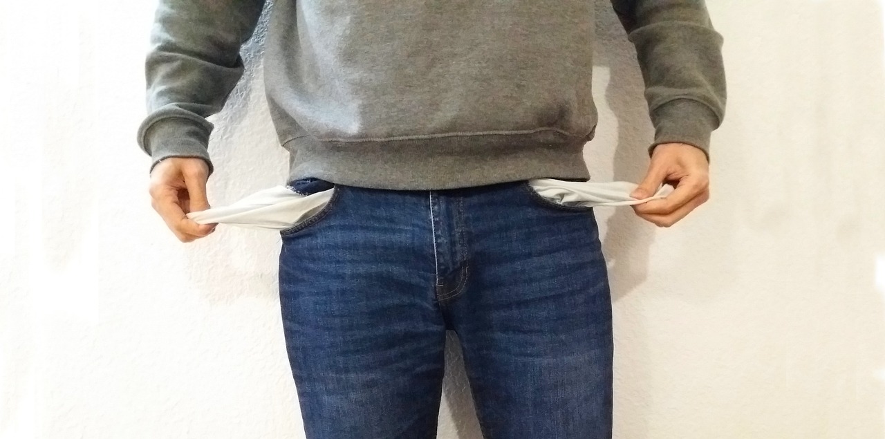 自己破産でクビになるリスクとは？