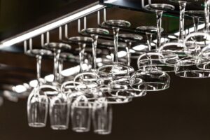 債務整理を依頼する際に弁護士費用が安い理由と注意点は？